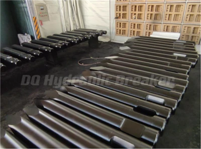 Maanshan DongQiang Makine Üretimi Yüksek Kaliteli Hidrolik Kırıcı Moil Keski Yedek Parçaları 135*1300 140*1300 HB20G SB81 SB100 SB121 SB131 SB151